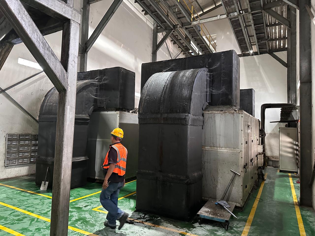 Teknisi service AC industri CV Ayub Podo Rukun di Mojokerto