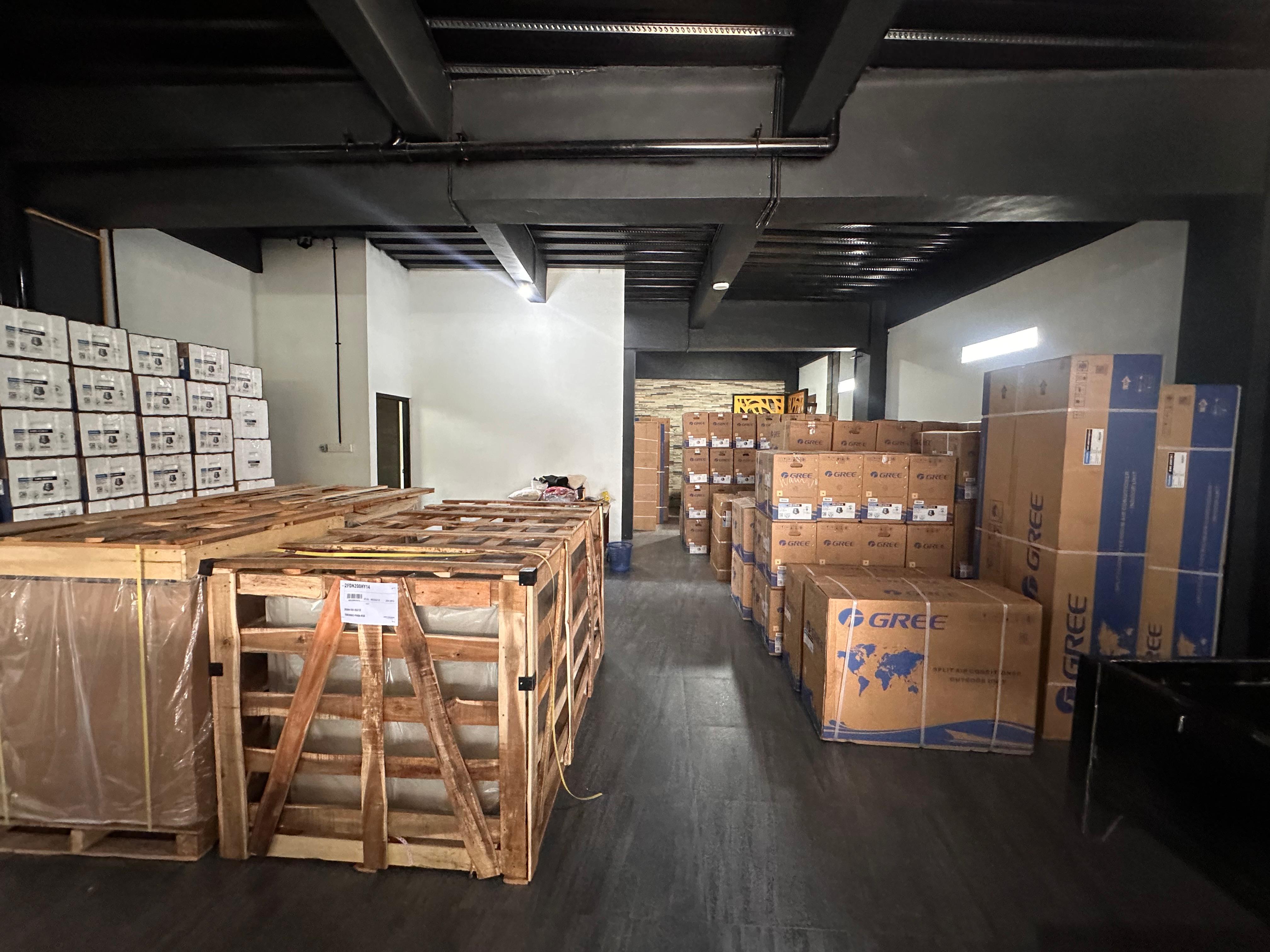 Gudang penyimpanan unit AC Gree